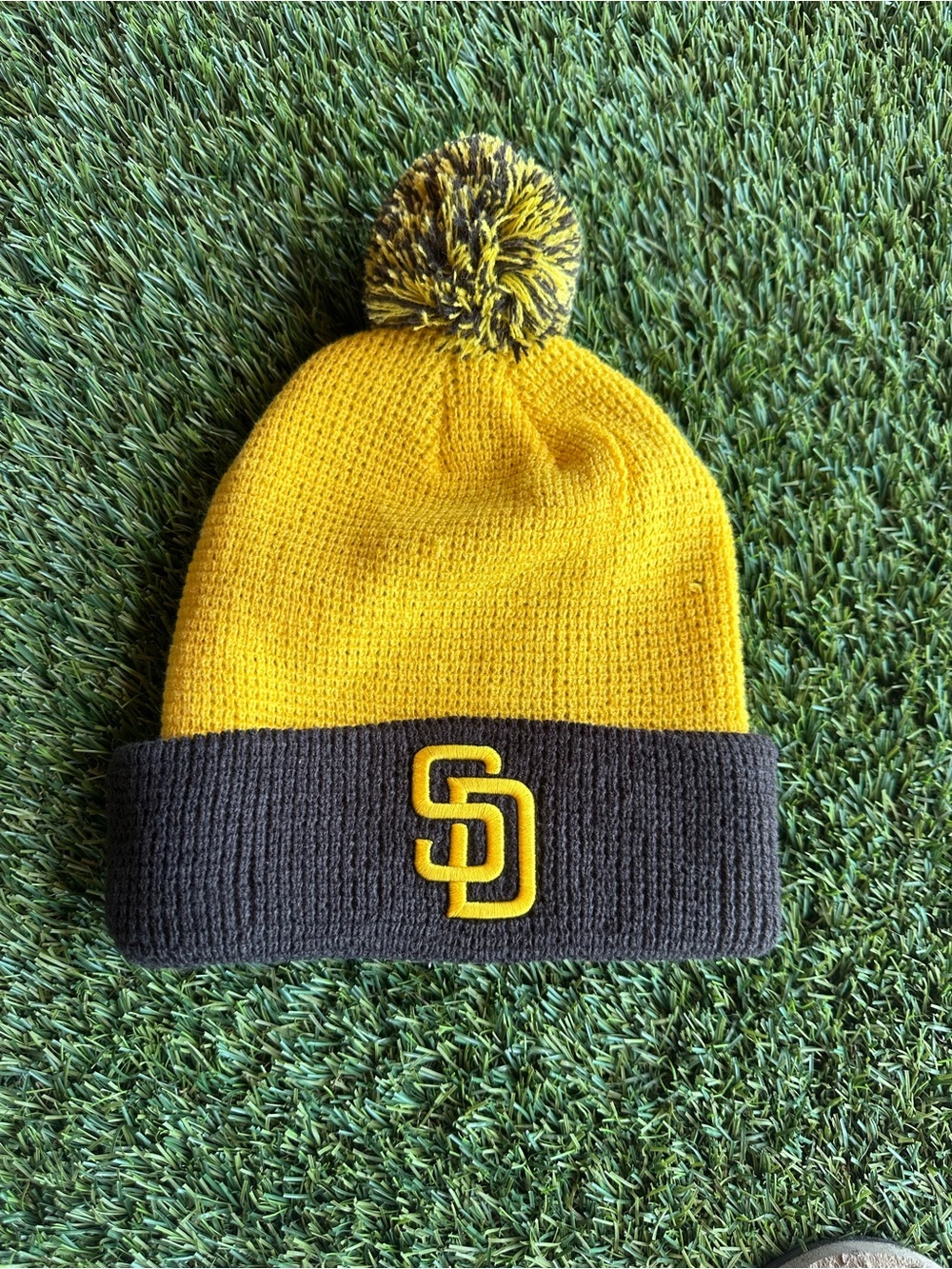 NWT San Diego Padres Waffle Beanie 2026 Stadium Giveaway Hat Pom Brown Gold